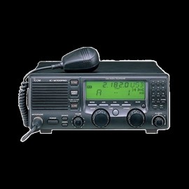 Radio Móvil  HF, 150W PEP inferior a 24MHz, 60W PEP superior a 24MHz, gran pantalla de matriz de puntos de fácil acceso. ICM700